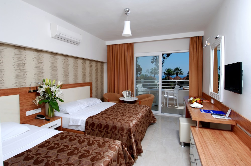 Standard Triple Room, City View, Poolside (Annex Room)