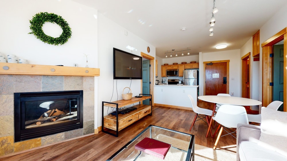 Condo, 2 Bedrooms