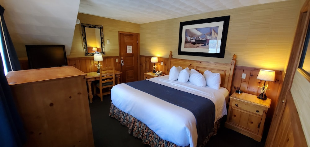 Premium Room, 1 King Bed, Lakeside photo 2