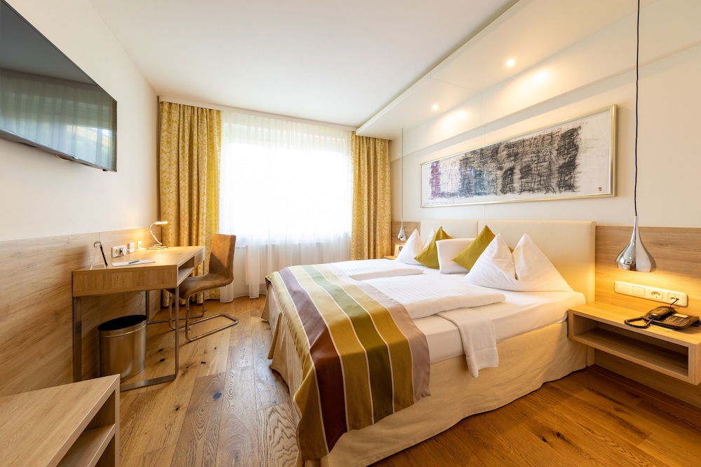 Standard Double Room - Photo 8
