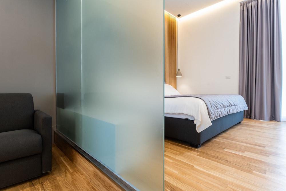 Suite, City View