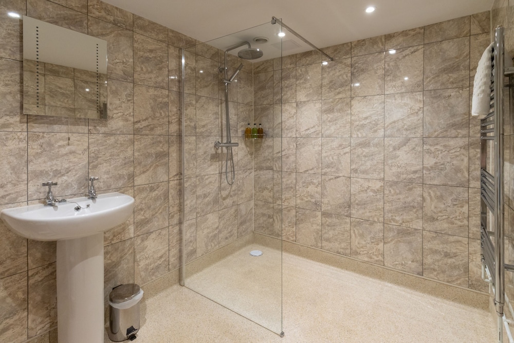 Executive Suite, Ensuite (River View) photo 2