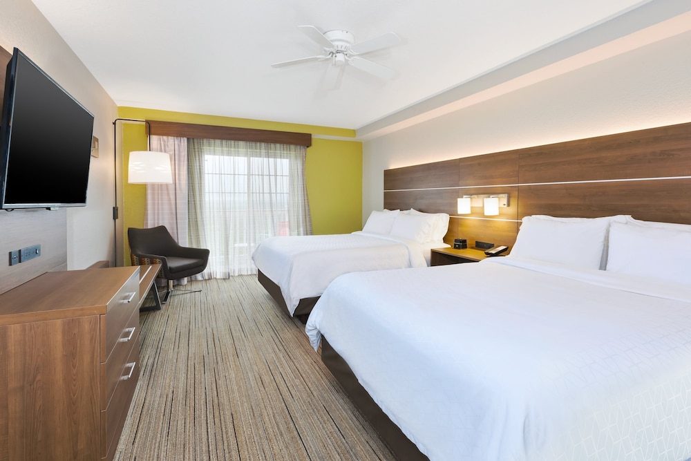 Suite, 2 Queen Beds, Balcony (Additional Living Area) - Photo 2