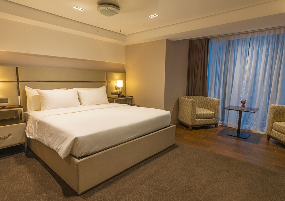 Executive Suite - Photo 1