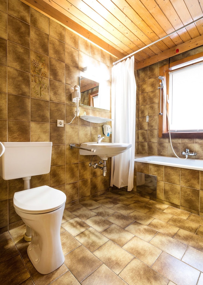 Double Room - Photo 5