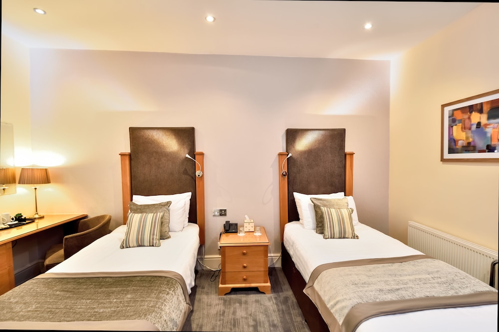 Superior Twin Room, 2 Twin Beds, Ensuite - Photo 4