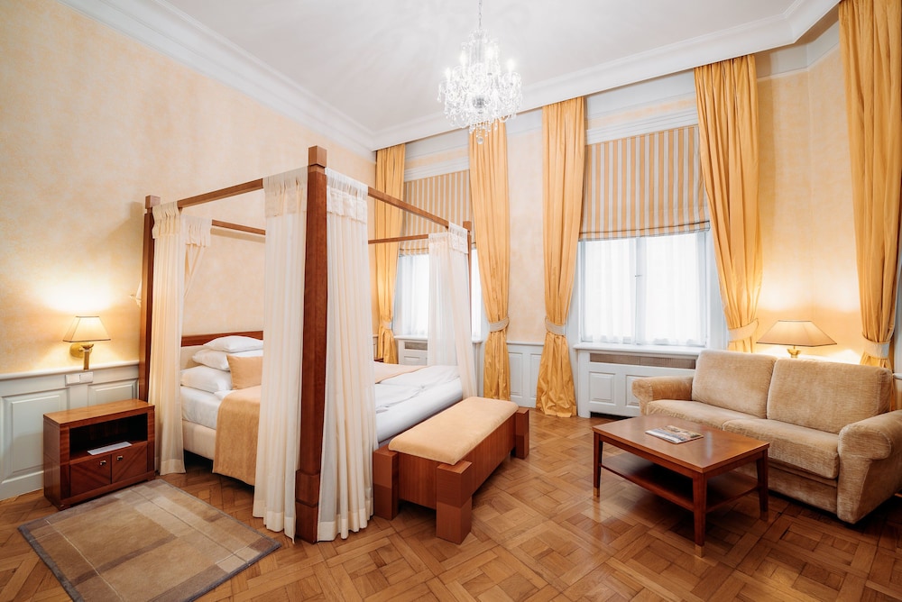 Old Town Square Suite