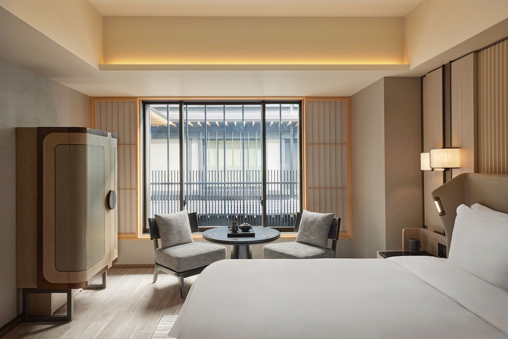 Premier Room, 2 Twin Beds - Photo 4