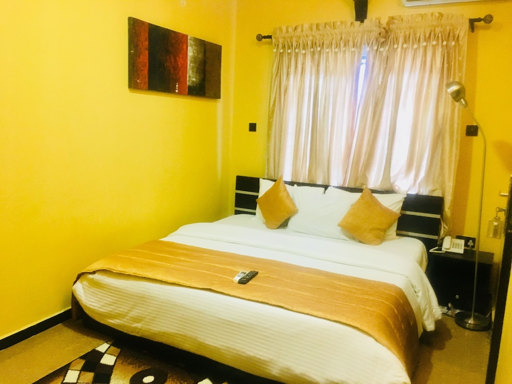 Standard Room, 1 Queen Bed, Non Smoking - Photo 3