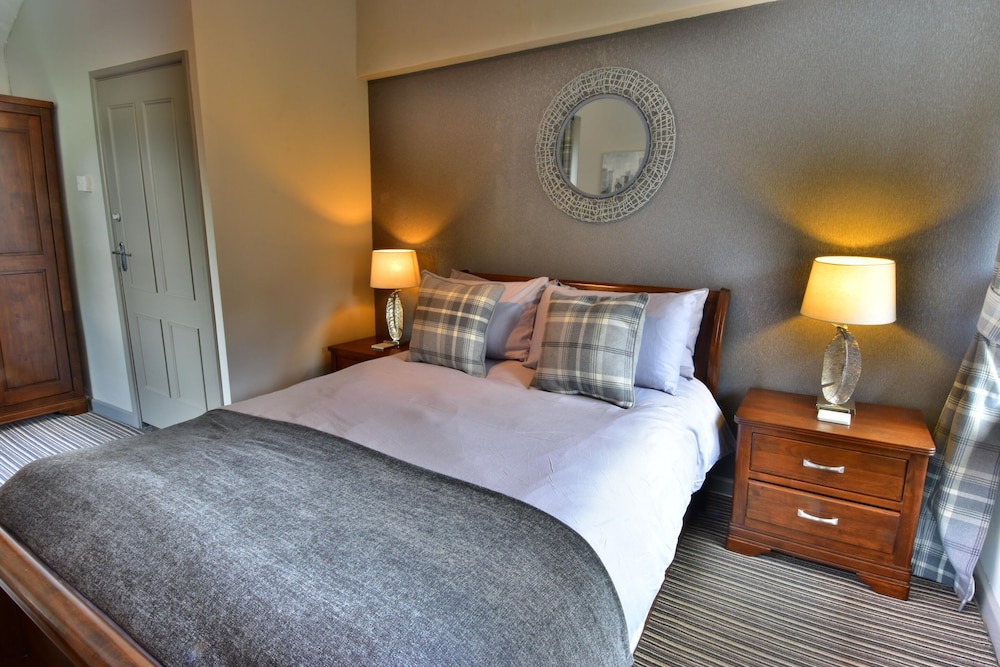 Superior Suite, Ensuite, Courtyard View