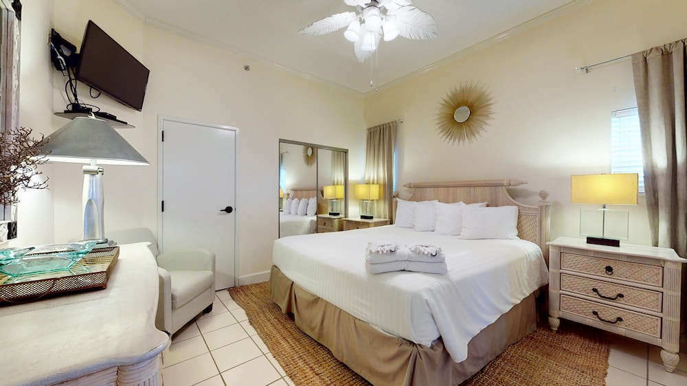 Condo (Tides 1410) photo 1