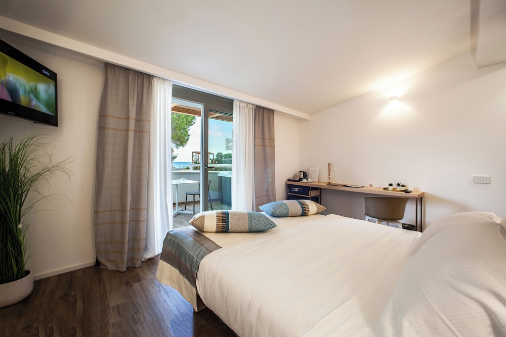 Deluxe Double Room - Jacuzzi, Sea View