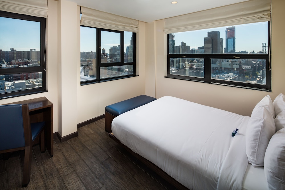Accessible Premier Queen City View photo 2