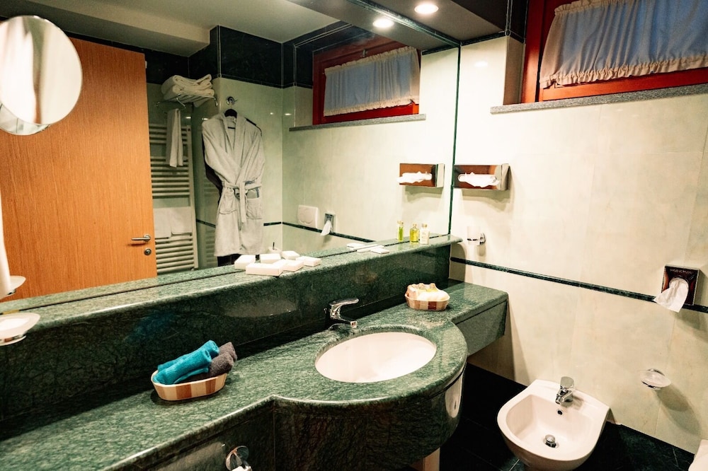 Superior Suite, Mountain View - Photo 8