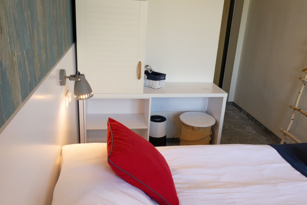 Deluxe Double Room thumbnail 5