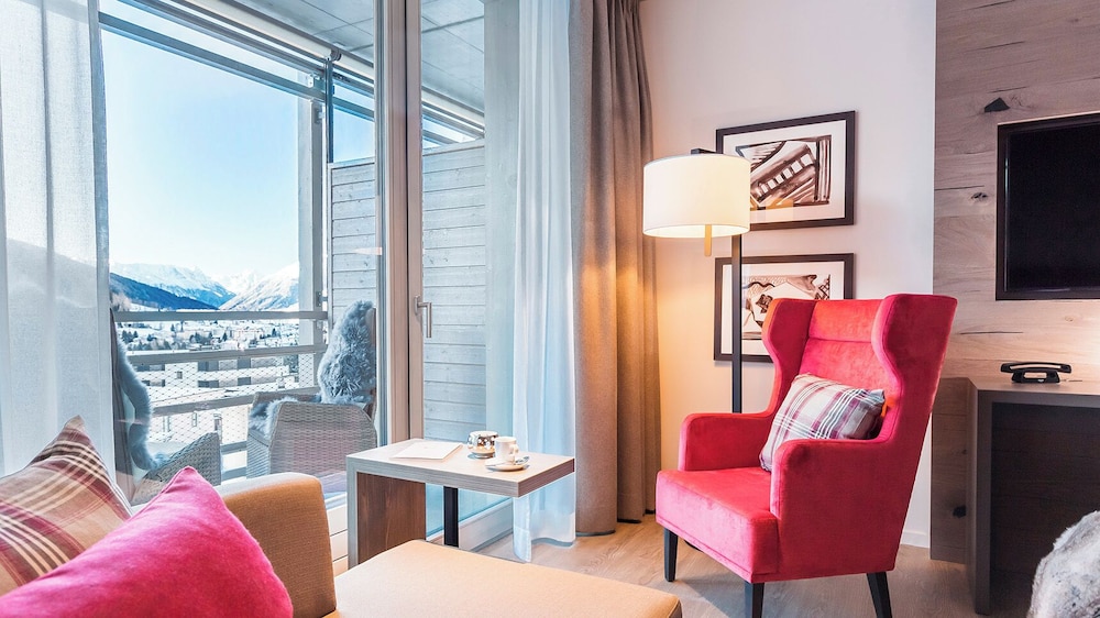 Premium Double Room, 2 Twin Beds, Mountain View thumbnail 5