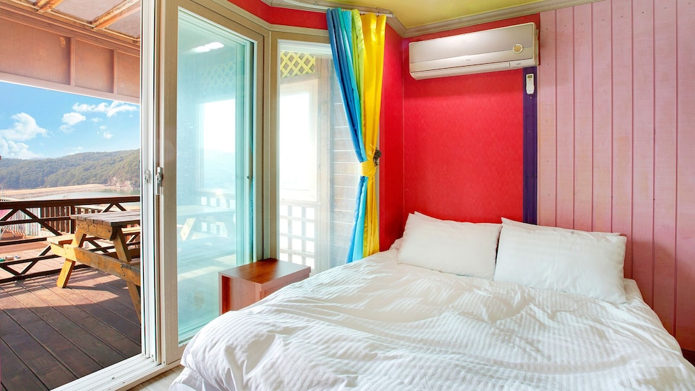 Room (101) - Photo 5