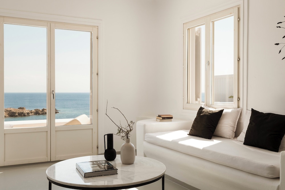 Signature Sea View Jacuzzi Villa - Photo 9