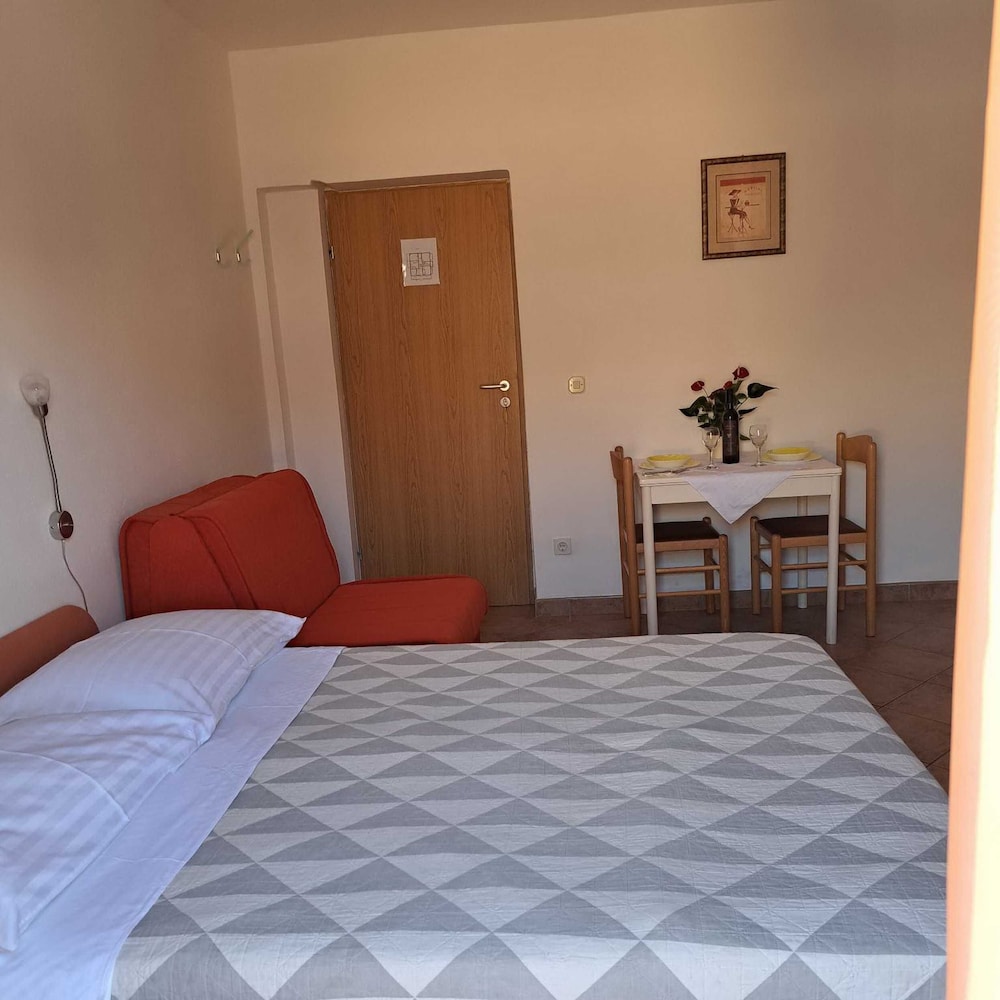 Studio (Studio Apartment with Balcony) photo 3