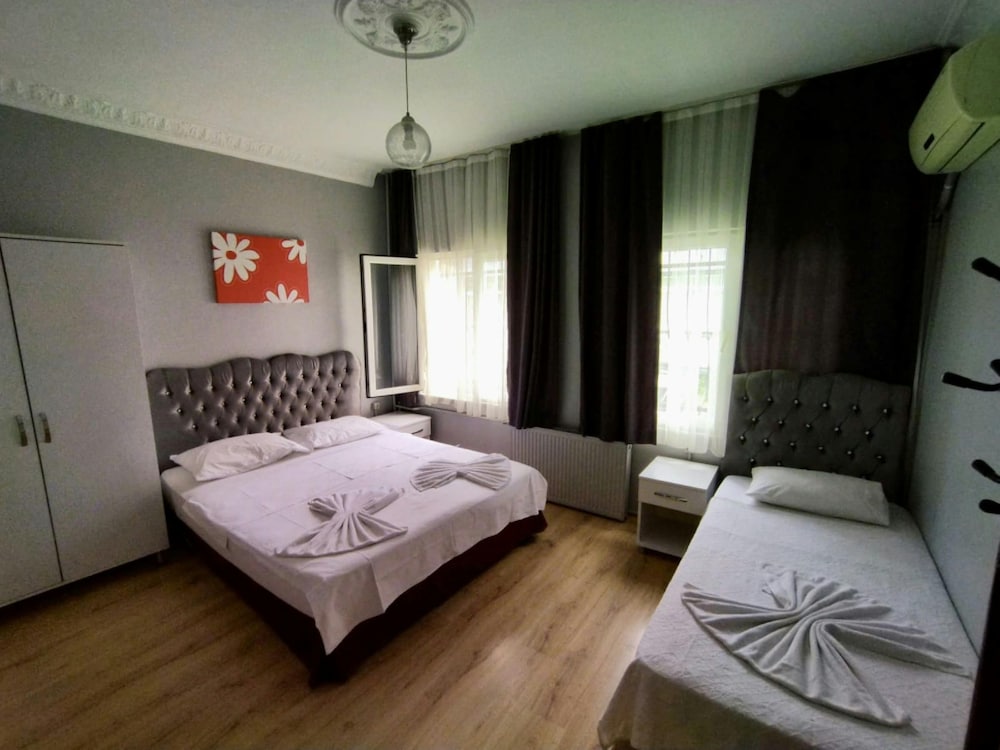 Triple Room with Private Bathroom photo 1