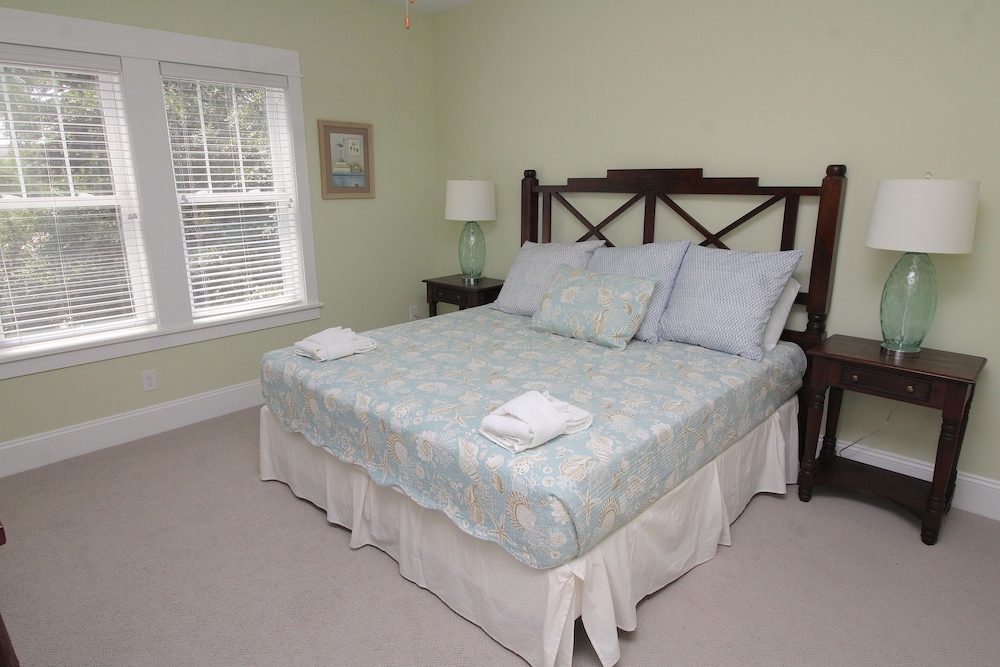 Townhome, 4 Bedrooms & 4 Bathrooms photo 2