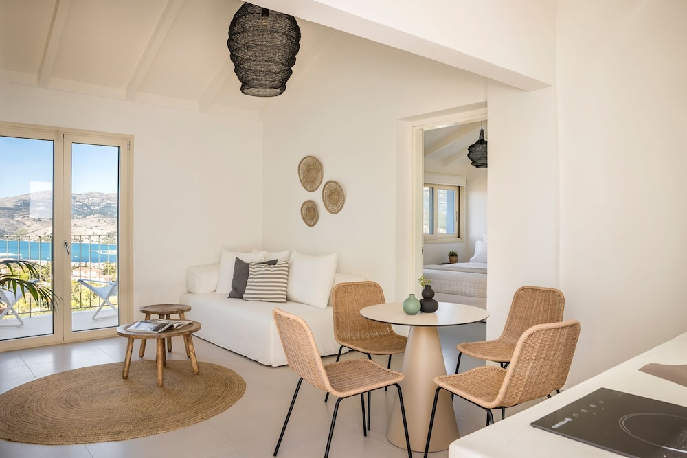Panoramic Two-Bedroom Residence with Sea View photo 1