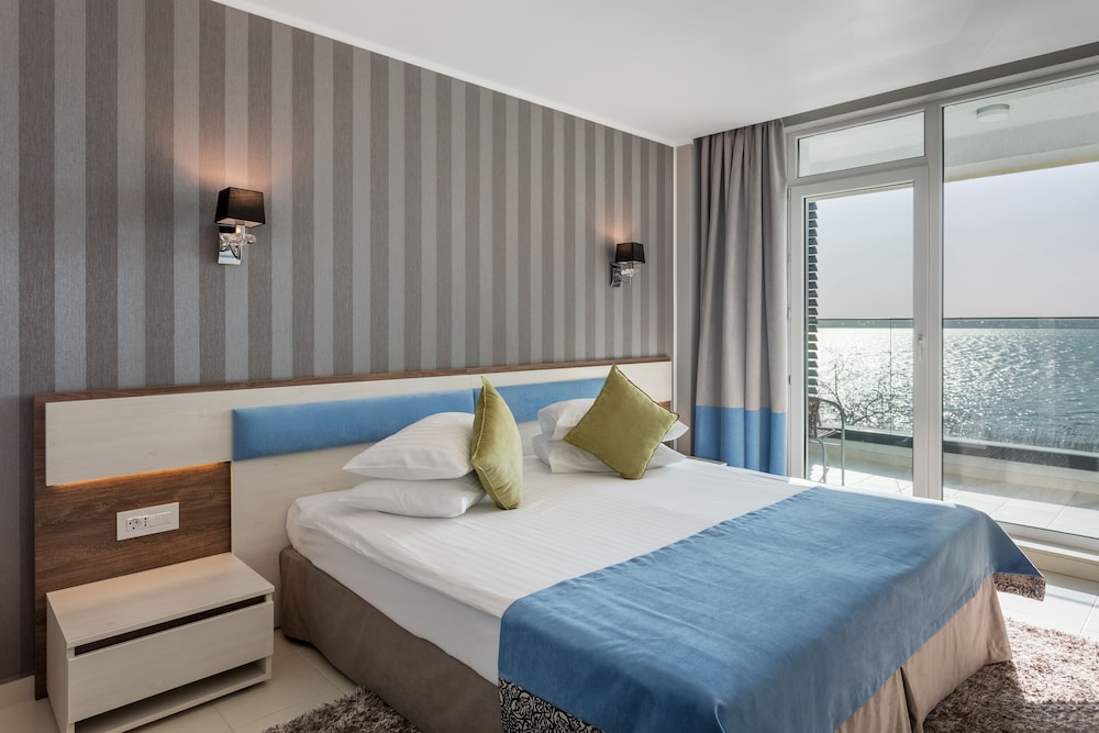Double Room, Lake View - Photo 2