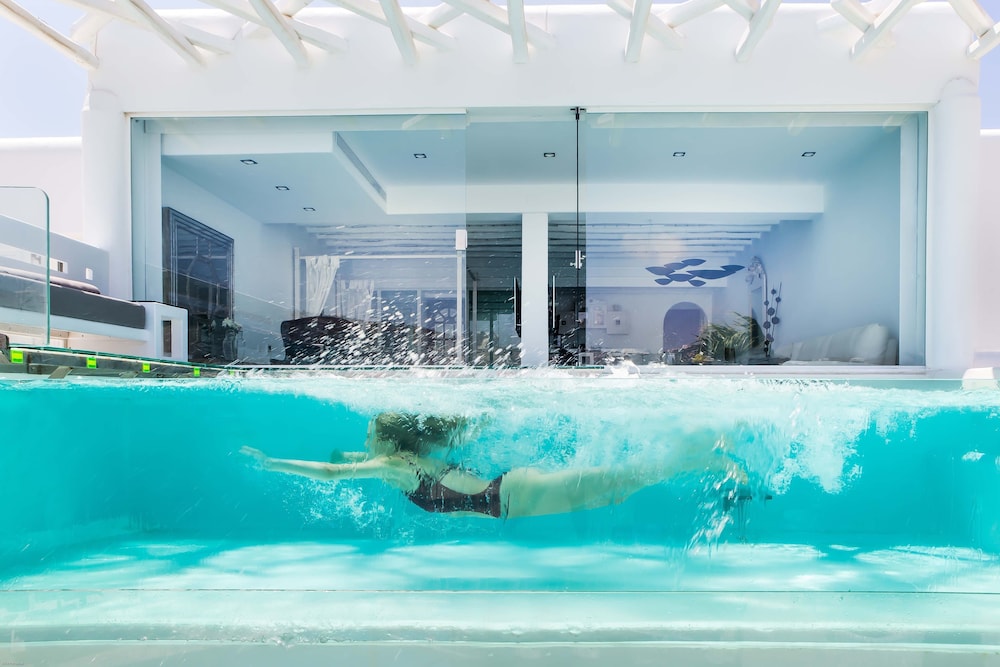 Signature Suite 130 Sea View with Private Glass Pool photo 3