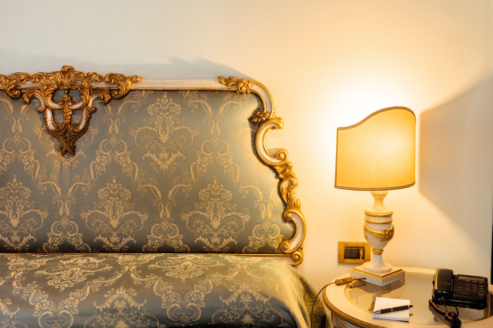 Standard Double Room - Photo 16