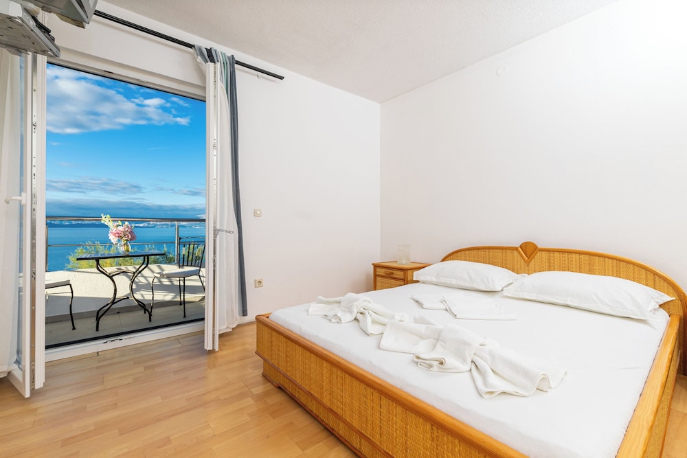 Family Room, Balcony, Sea View photo 2