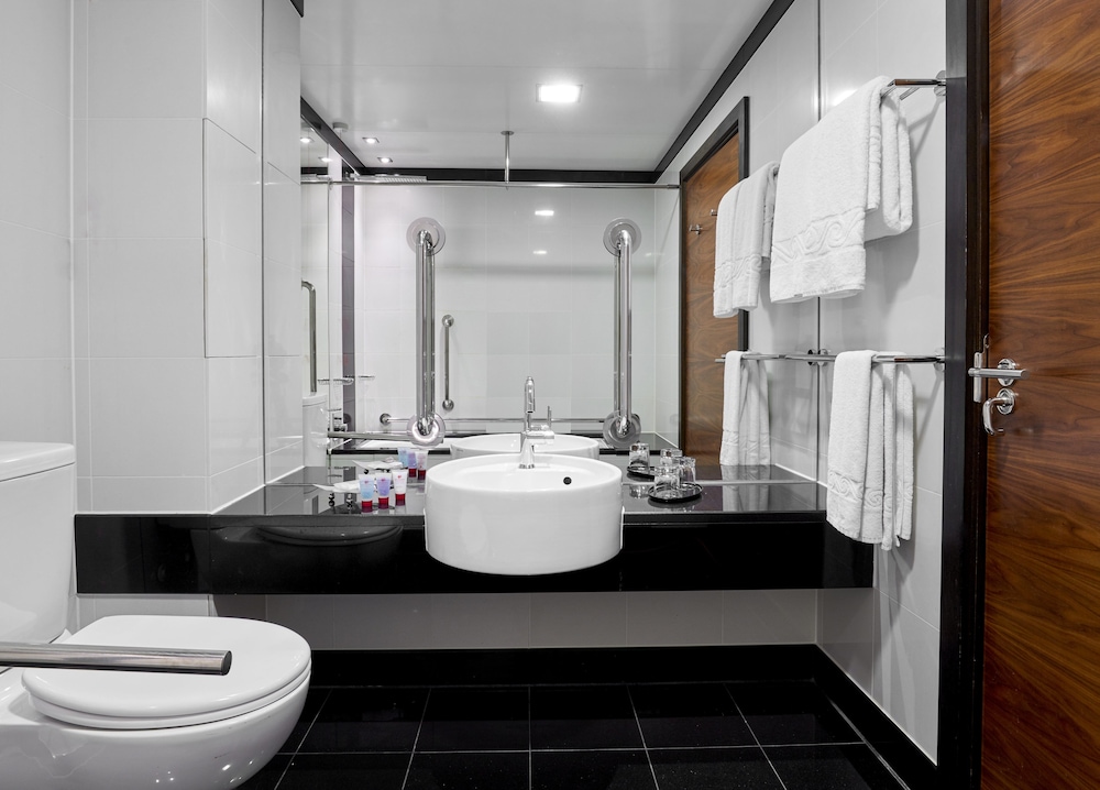 Executive Double Room thumbnail 6