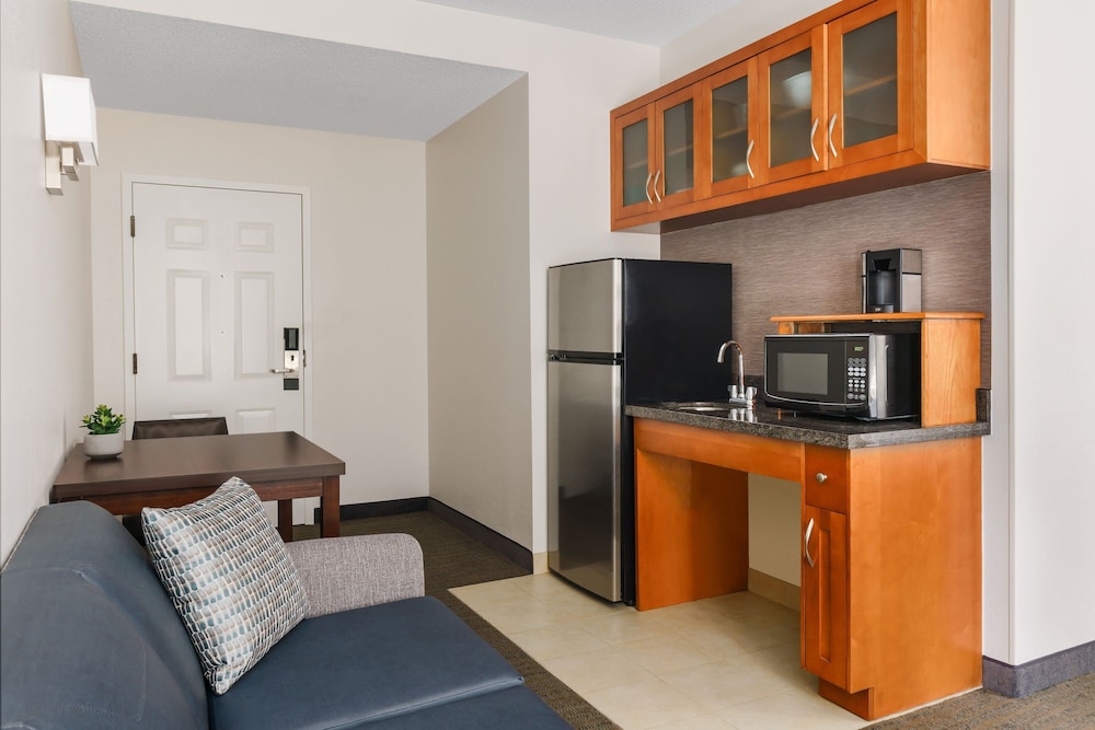 Suite, 1 Bedroom - Photo 6