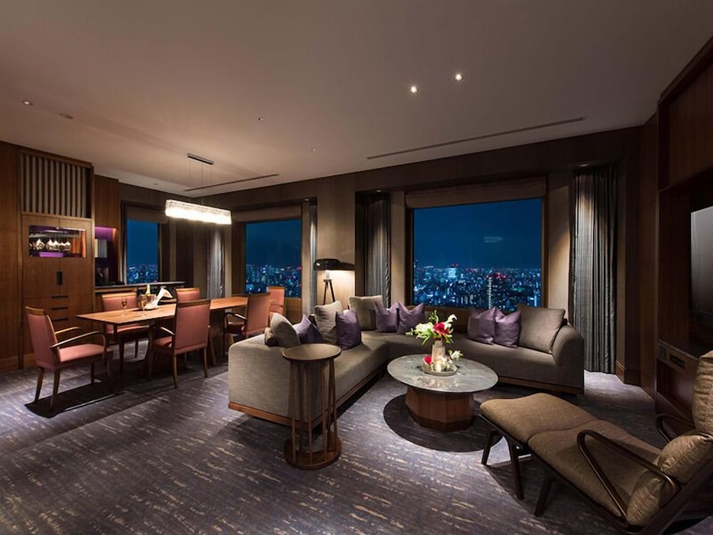 Deluxe Corner Suite with Lounge Access, Non Smoking