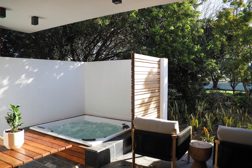 Deluxe Double or Twin Room - Photo 5