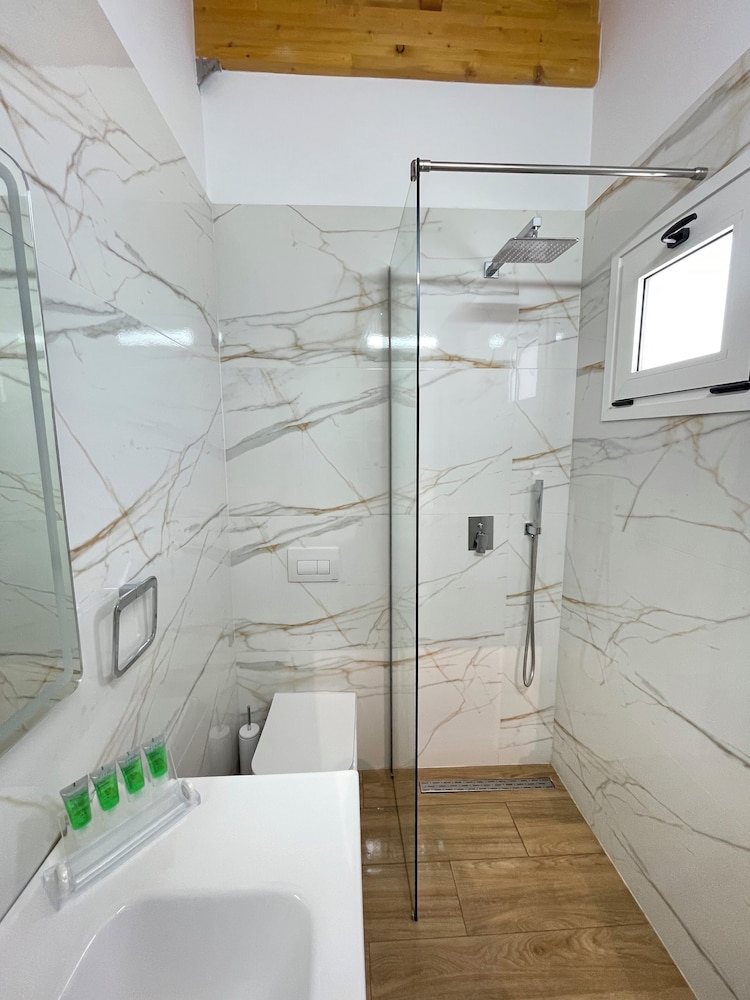 Billede 8 af Deluxe Triple Room, Balcony