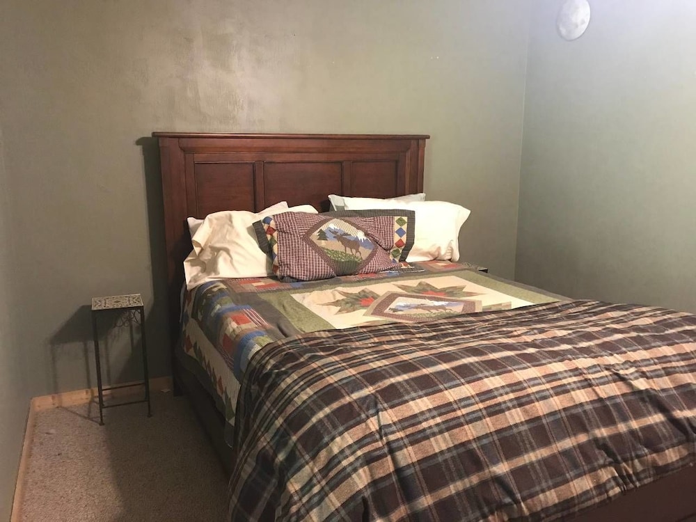 Cabin, Multiple Beds (Comfy mountain home near EVERYTHING y) photo 3