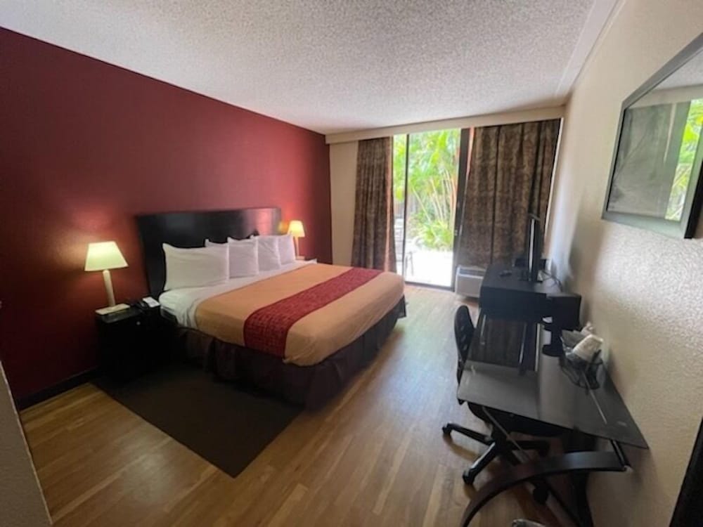 Superior Room, 1 King Bed, Balcony photo 1