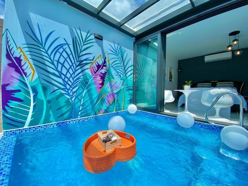 Brisas Suite | Private & Heated pool