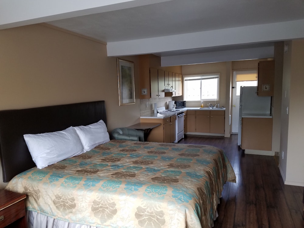 Deluxe Room, 1 King Bed photo 1
