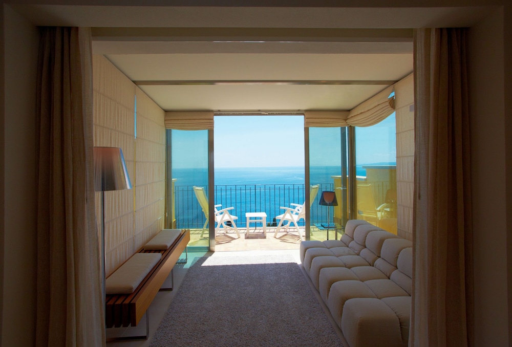 Deluxe Studio with Balcony  Sea View and Etna View (90 meters from the main building) - Photo 5