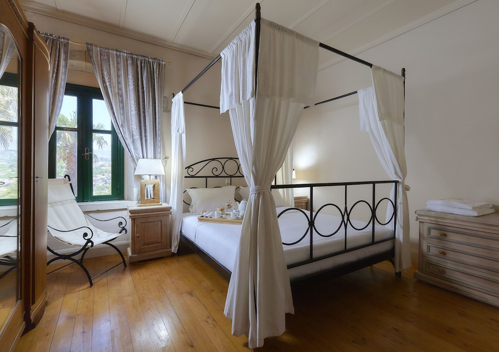 Grand Villa, 5 Bedrooms, Hot Tub photo 1