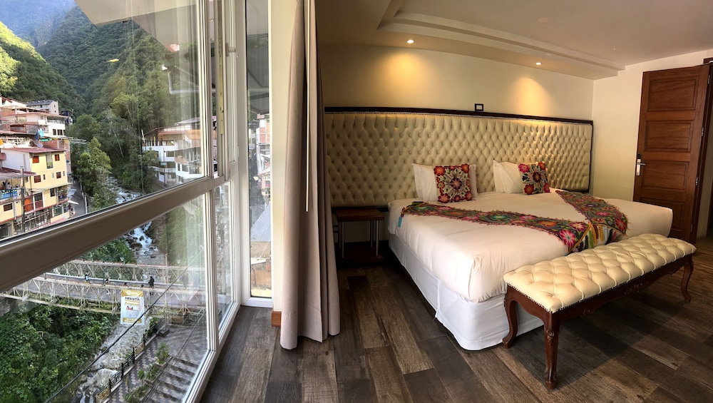 Deluxe Studio Suite, River View (and Mountain View) photo 1