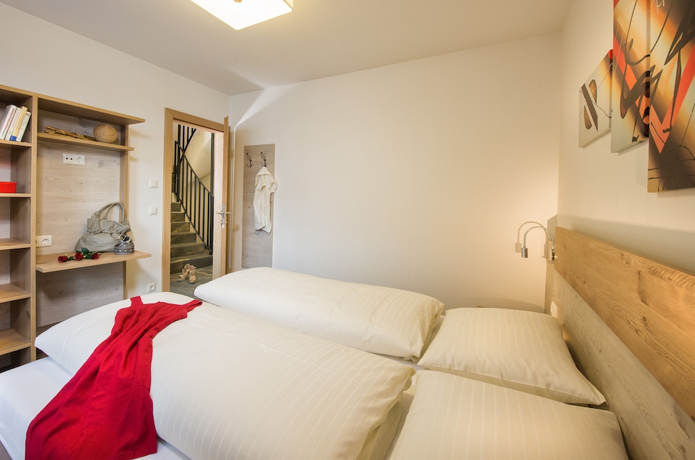 Double Room (free accesss to Alpentherme ) photo 3