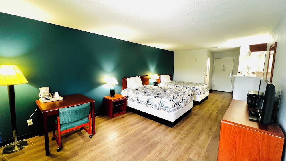 Standard Room, 2 Queen Beds, Non Smoking, Refrigerator & Microwave - Photo 2
