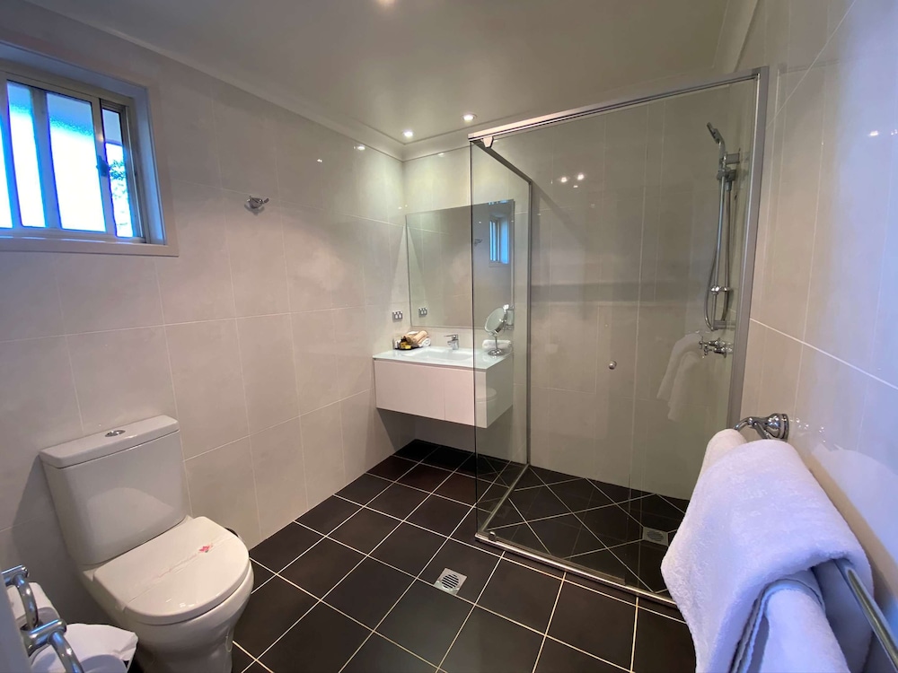 Executive Suite, Multiple Beds, Non Smoking, Kitchenette (with Sofabed) - Photo 10