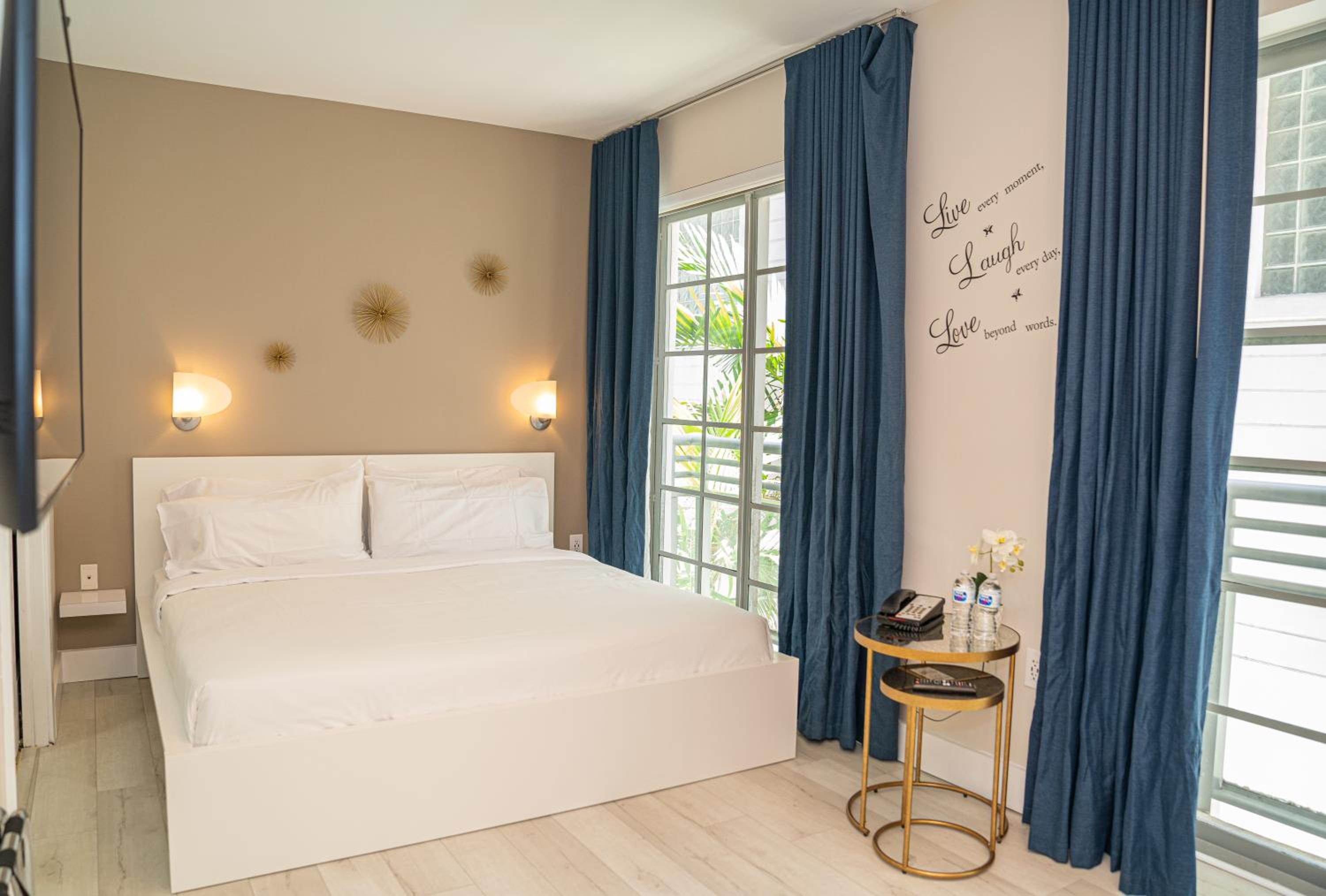 Top Floor One-Bedroom King Suite - Unit B305