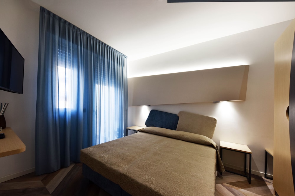 Standard Double or Twin Room - Photo 1