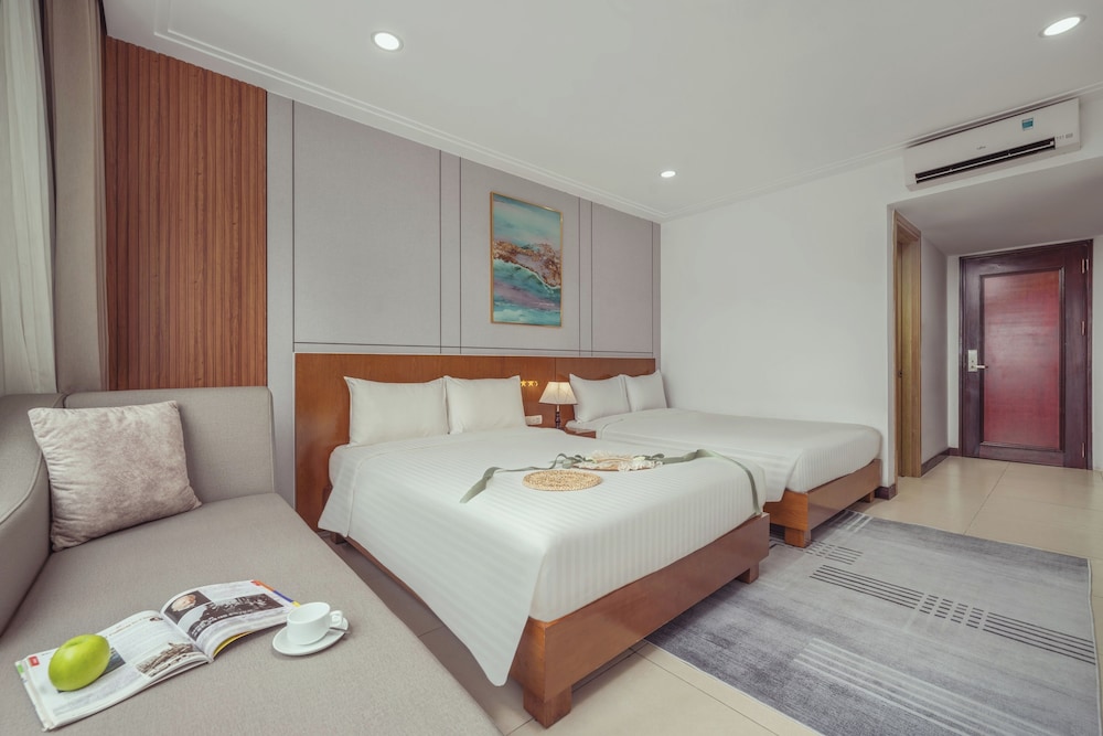 Family Quadruple Room, Non Smoking, City View photo 2