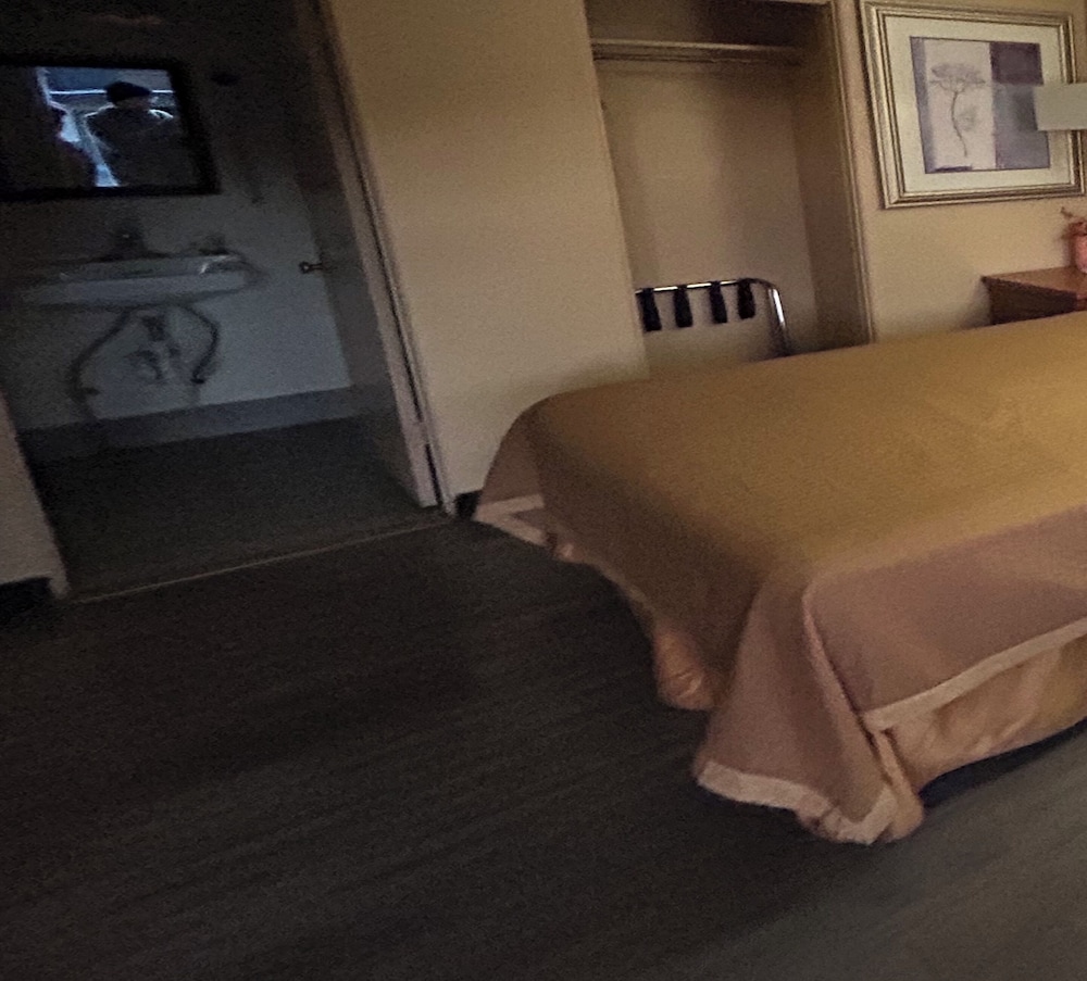 Deluxe Room, 2 Queen Beds, Non Smoking, Refrigerator & Microwave - Photo 2