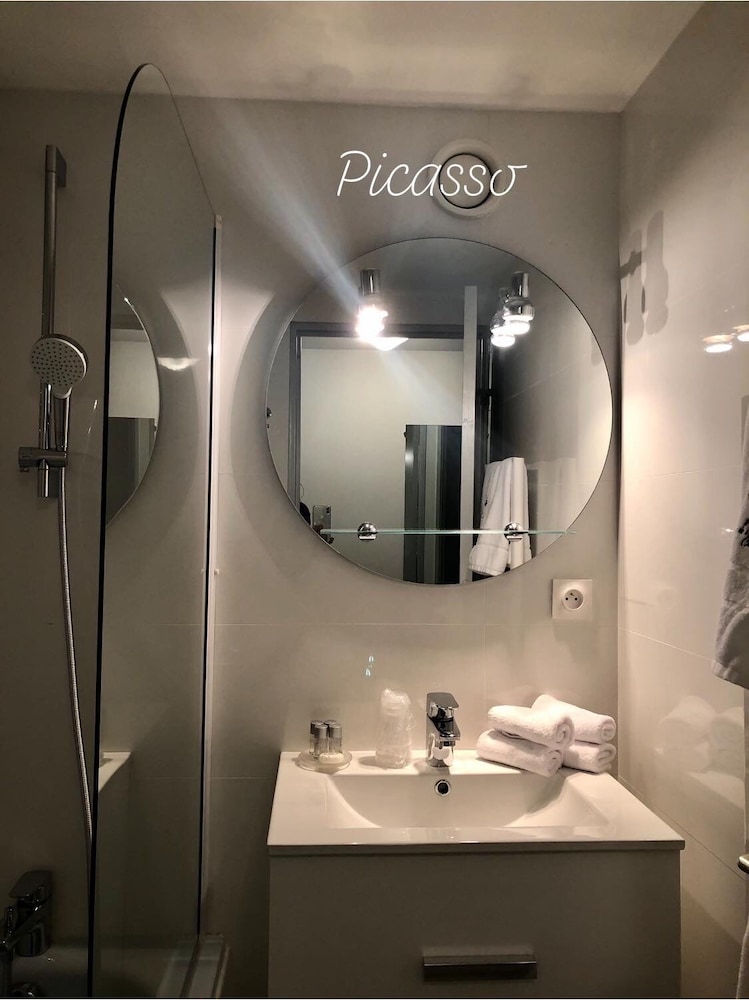 Family Suite, 2 Bedrooms (Picasso) photo 3
